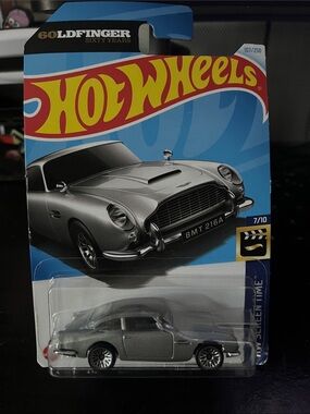 Hot Wheels Silver Aston Martin DB5 Die-Cast Toy Car